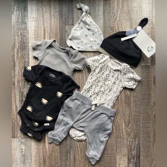 Gerber Modern Moments Newborn/0-3M Bundle - Picture 2 of 7